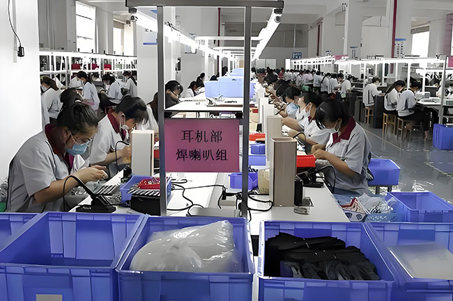 The pain of China's headphone industry transformation, the wave of worker layoffs behind headphones